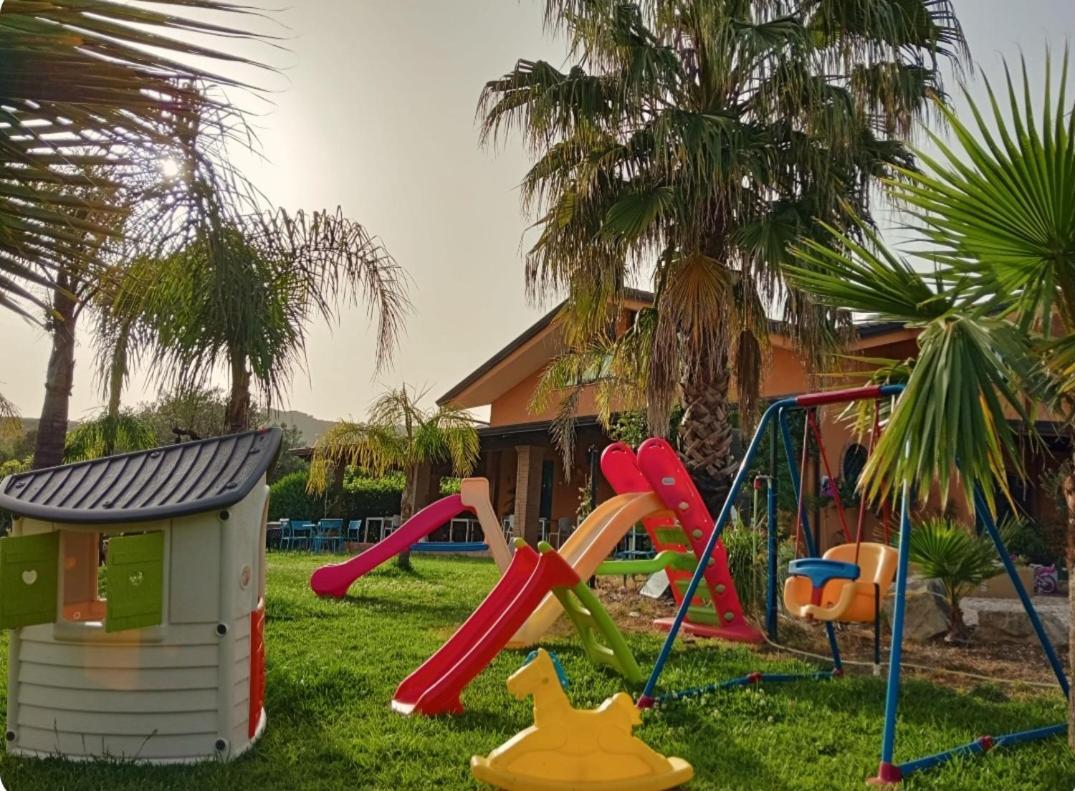 B&B Villa Molinari Restaurant E Baby Park Campagna Bagian luar foto